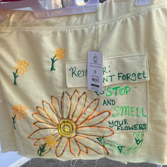 Smell the Flowers shorts - Picture 2 of 6